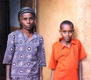 Ethiopia - Ebese and her son - cropped